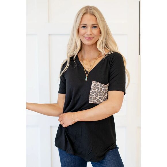 Zenana Luxe Leopard Pocket Tee Size M - Picture 1 of 5